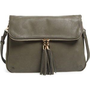 BP by Nordstrom 💚Fold over Convertible Crossbody Bag w/ Tassels🤍